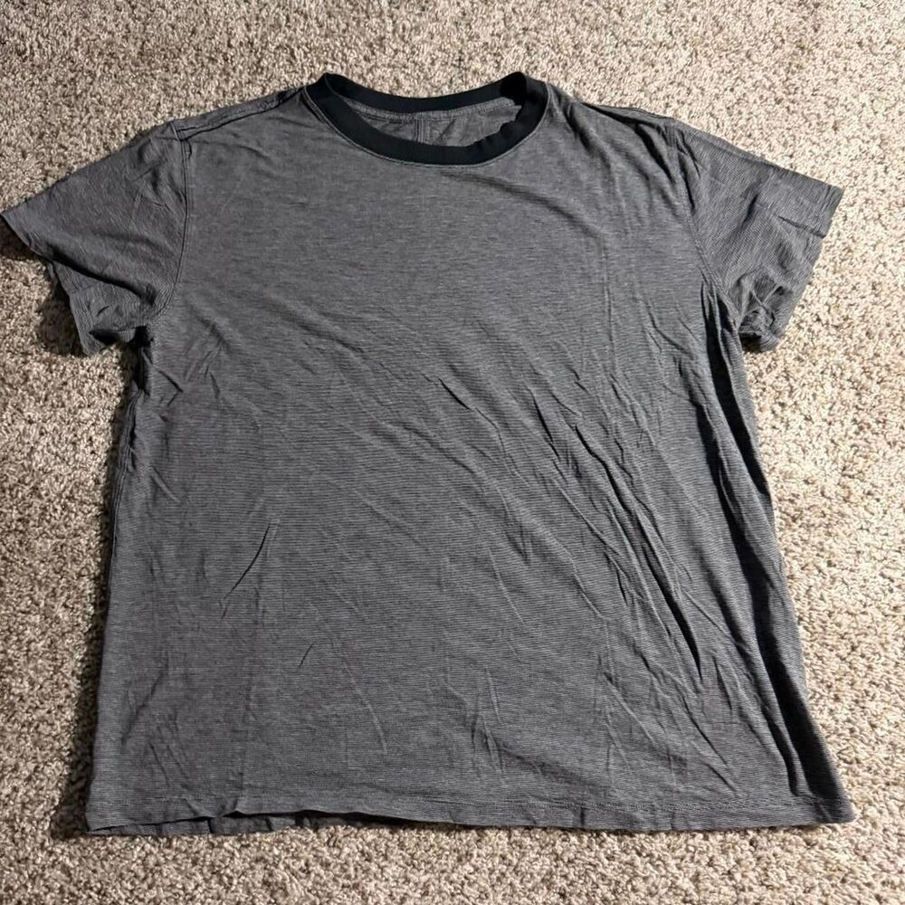 Lululemon Men Medium Gray Athletic T-Shirt Short Sleeve Workout Gym Performance